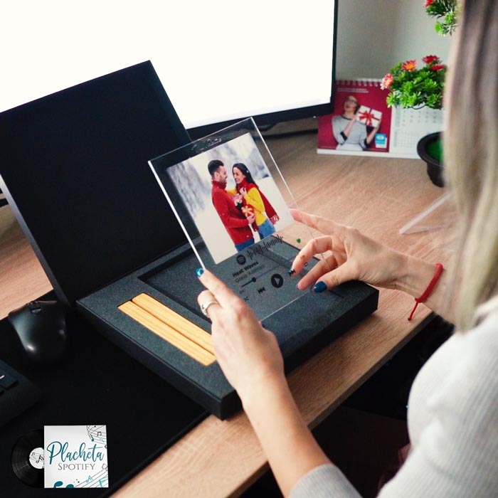 placheta spotify personalizata cu piesa noastra sticla