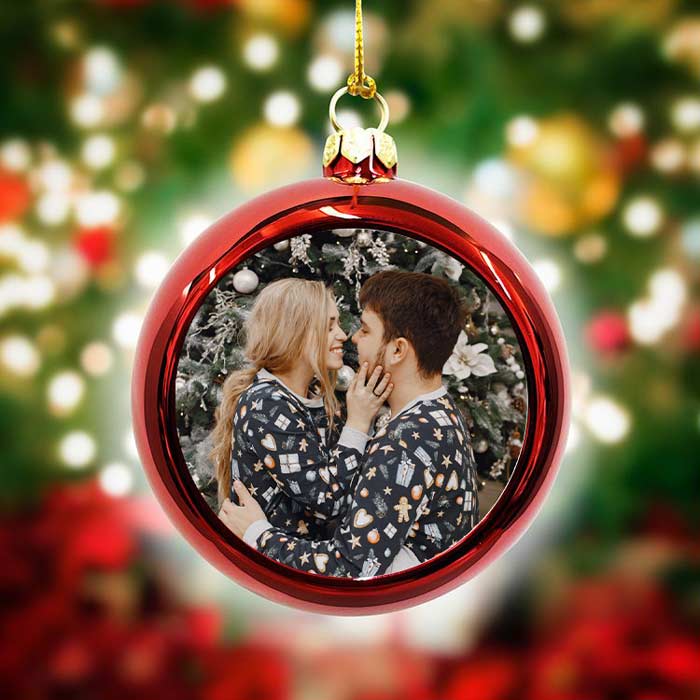 Glob personalizat cu fotografie, ornament pentru cuplu, glob roșu pentru Crăciunul împreună. - TabloPrint