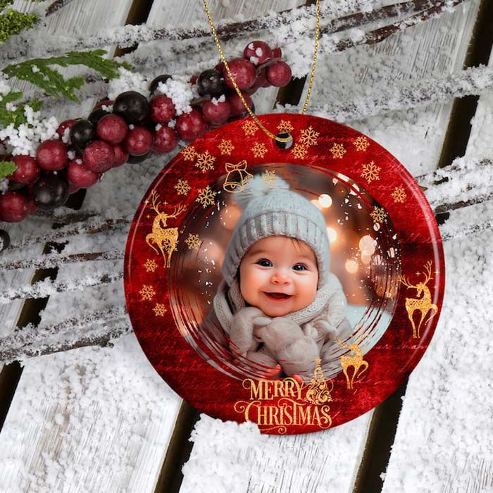 Ornament personalizat din ceramică pentru bebeluș, „Primul Crăciun”, cu fotografie. - TabloPrint