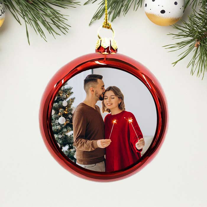 Ornament personalizat pentru cupluri, glob roșu cu fotografie, cadou special de Crăciun - TabloPrint
